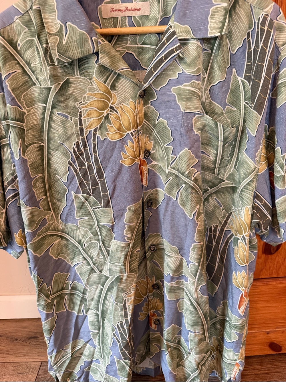 Tommy Bahama Men’s 100% Silk Tropical Print Camp Shirt – Size XL - Picture 4 of 5
